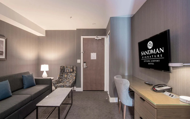 Sandman Signature Ottawa Airport Hotel