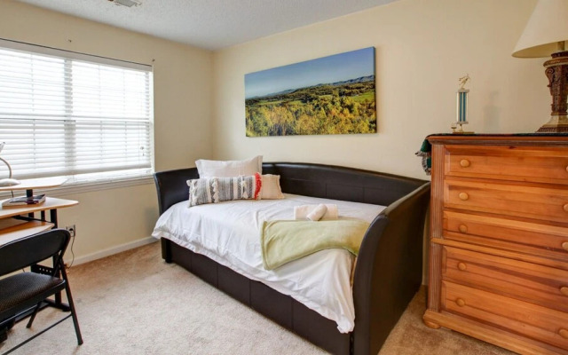 2 Bedroom, Churchill Downs Court