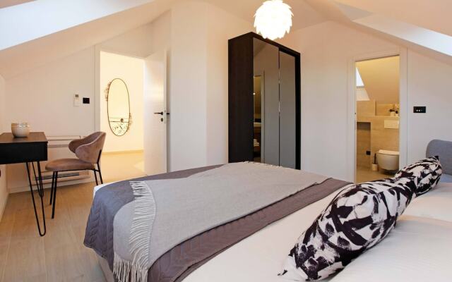 Beachfront villa Senses for 12 in Milna