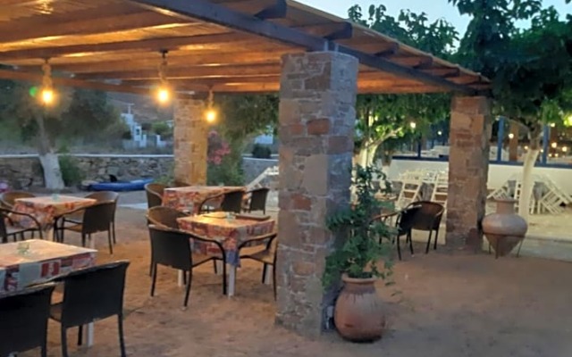 Isalos rooms on the beach