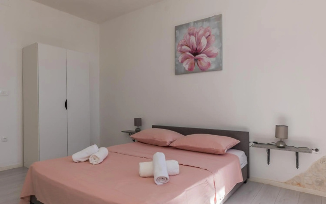 A1 - Spacious apt on the Seafront With Terrace