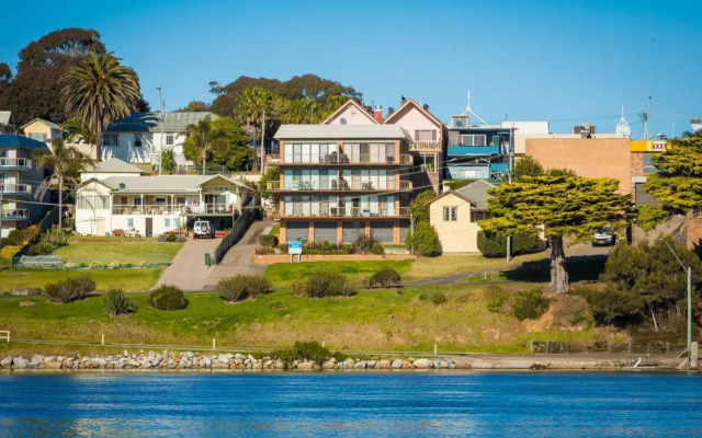 Pacific Pines Unit 6