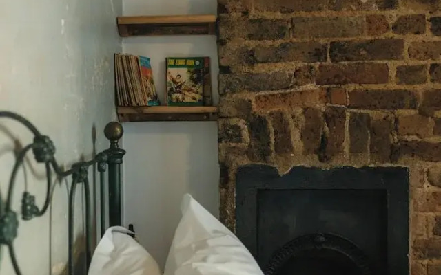 The Doghouse Inn