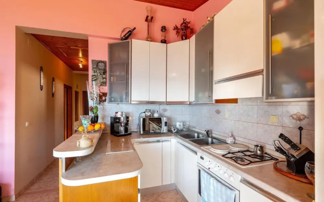 Beautiful Apartment in Prizba With Wifi and 2 Bedrooms