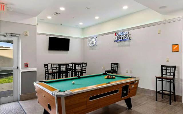 La Quinta Inn & Suites by Wyndham Raymondville