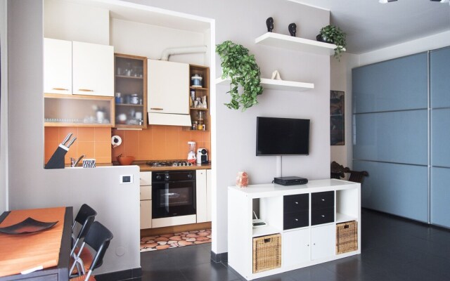 High Rise Studio Flat near Metro Stop