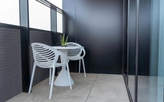 Modern 1 Bedroom Apartment South Yarra
