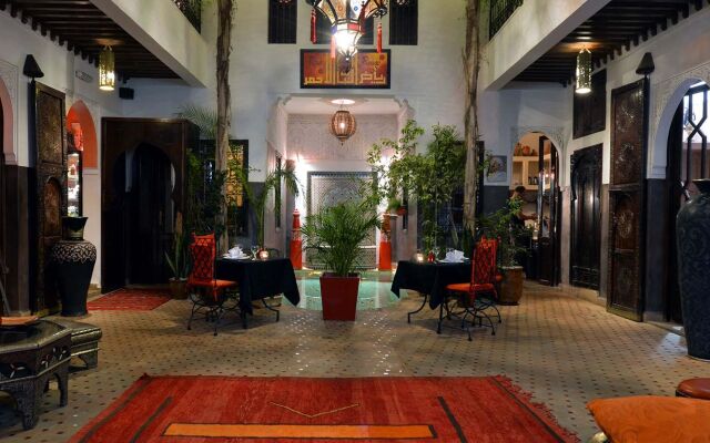 Riad La Porte Rouge By La Siredrah