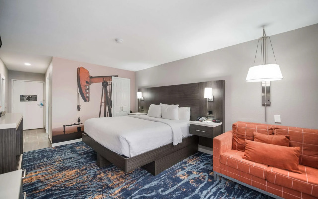 Clarion Pointe Marshall