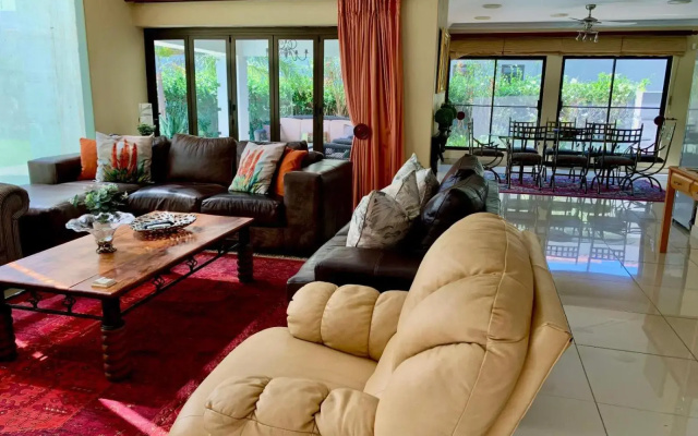 Westlake Waterfront Villa - Entire Villa