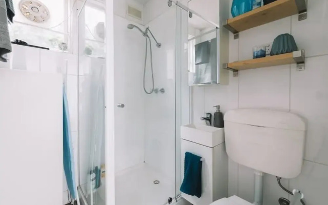 Cosy Melbourne Apartment Close To CBD