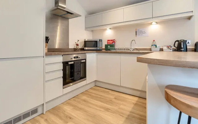 London Street Apt By REDWOOD STAYS