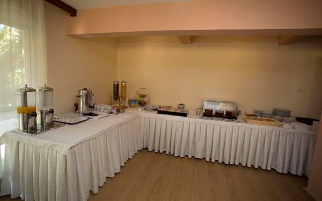 Hotel Cronos
