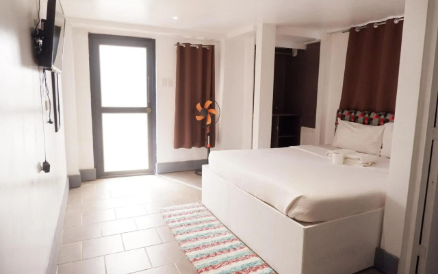 OYO 492 Sunset View Ridge Residences