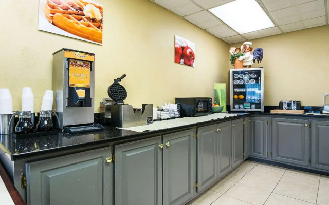 Quality Inn & Suites Chattanooga West near Lookout Mountain