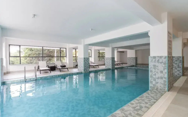 Lux Suites Royal Oaks Residency