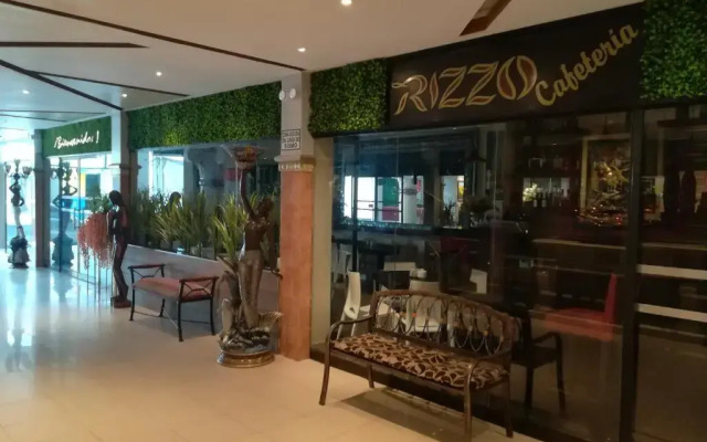 Rizzo Plaza Hotel