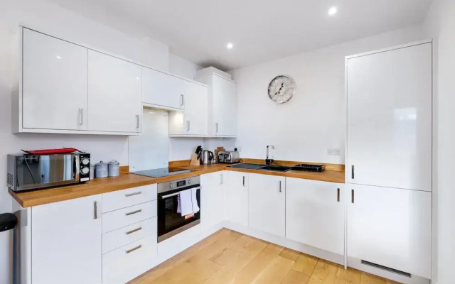 Eastons 2 Bedroom Apt. with Sofa Bed