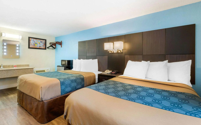 Econo Lodge West Yarmouth on Cape Cod