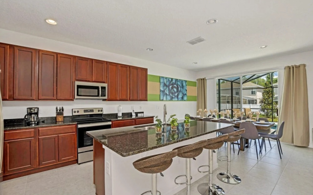 6BR Luxury Home - Private Pool Games Room