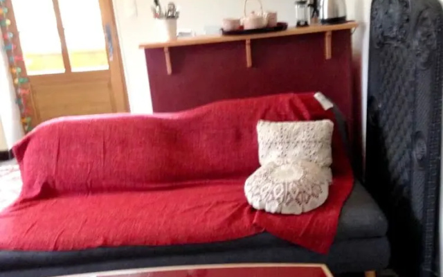 Apartment With one Bedroom in Bourg-le-comte, With Furnished Garden