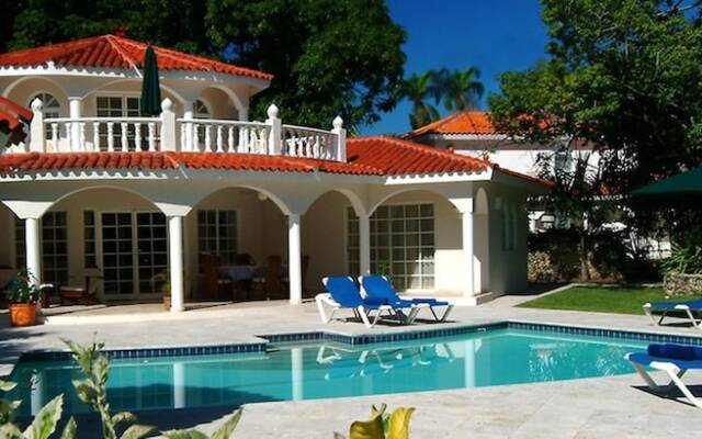 "3br Villa With Vip Access - All Inclusive Program With Alcohol Included."