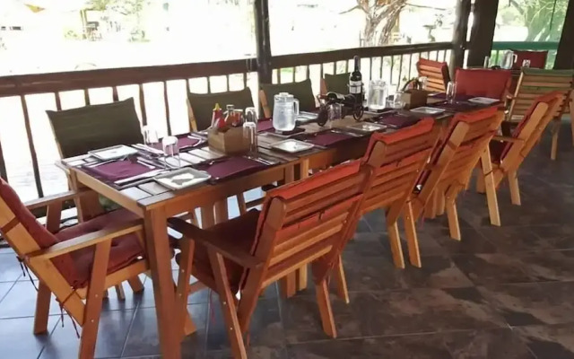 Makumutu Lodge & Campsite