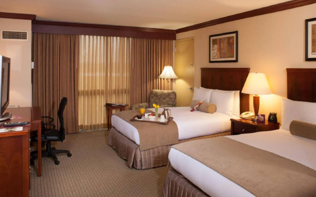 Crowne Plaza Tulsa - Southern Hills