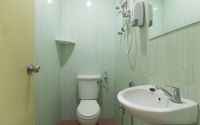 OYO 44072 Mines Cempaka Hotel