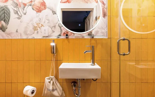 11 Rooms Boutique Hotel