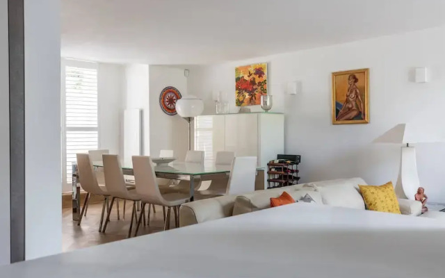 West Heath Road by Onefinestay