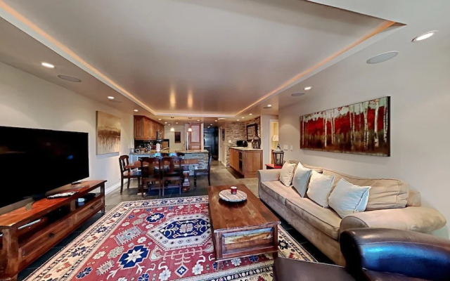 Spacious 2 BR Units at 1849 Condos With Free Pool, Parking & Wifi