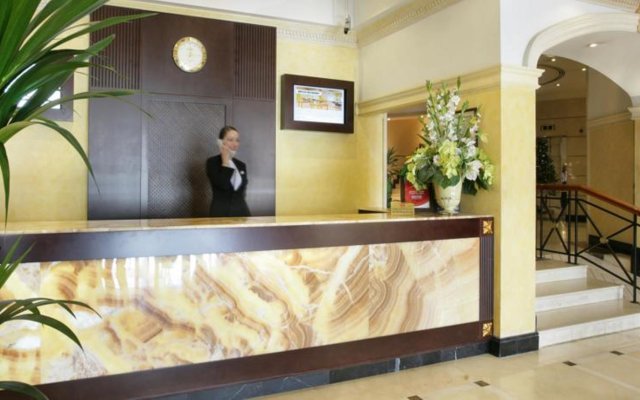 Отель Luxe Avenue