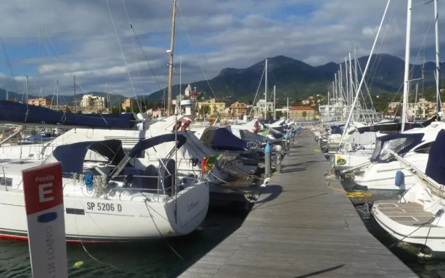 Le Vele Residence Sailing Boat