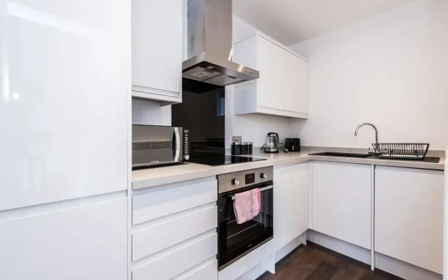 Prestige STAY Aparthotel - 42 Stanley Street Party Apartments