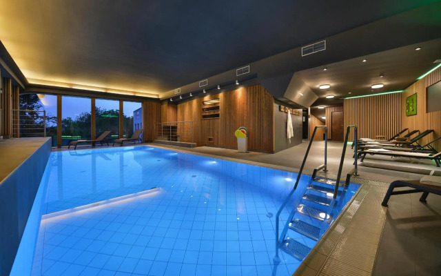 Maximilian Lifestyle Resort
