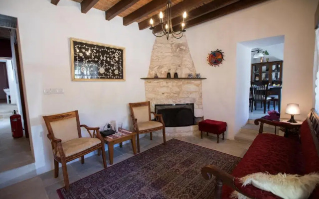 Droushia Corner House