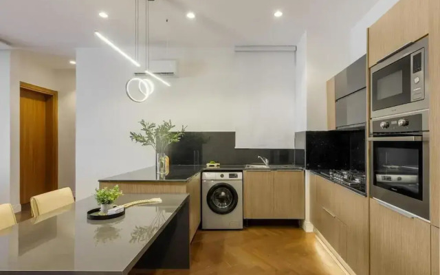 Four-Two Africa Lane Luxury Apartment