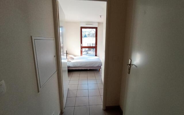 Joli studio récent, plein centre de Chaville