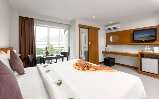Patong Bay Residence