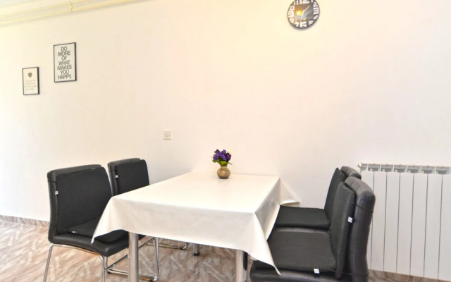 Apartment 628