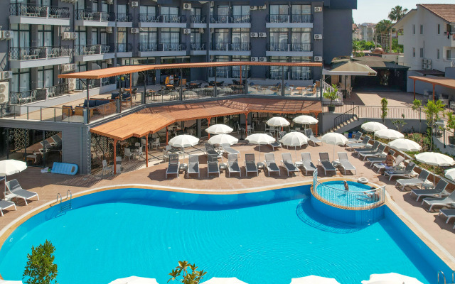 Clover Magic Park Side Otel