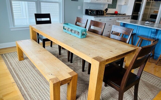 287 Obw 6 Bedroom Home by RedAwning