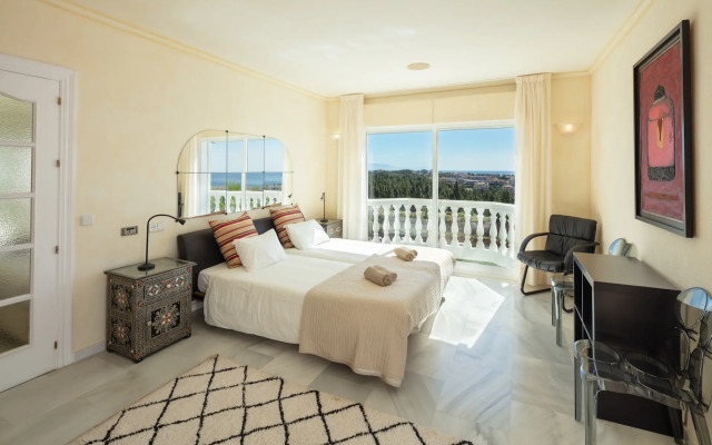 Large Luxury Family Villa 500m From Beach