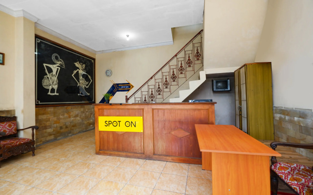 SPOT ON 2011 Hotel Mekar Sari