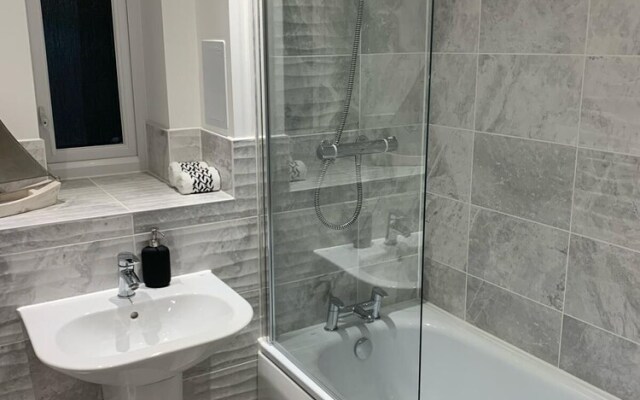 Pristine 3-bed House in Grays