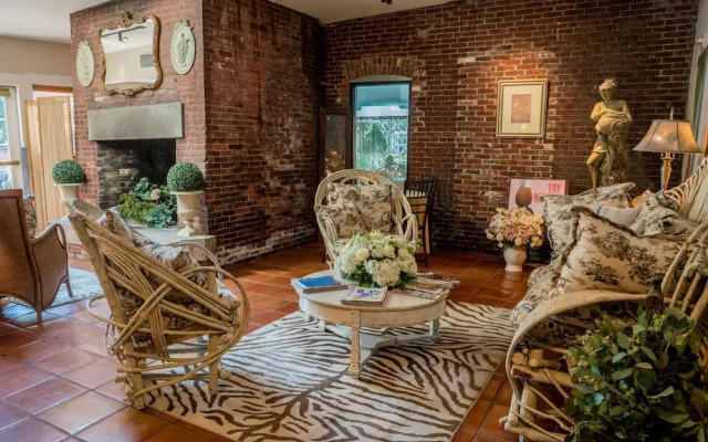 The Common Man Inn & Spa