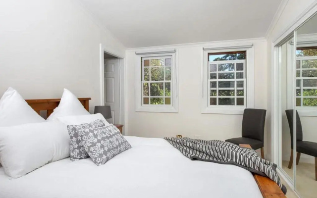 THE ELMS Berry Berry and Surrounds 4pm check out Sundays