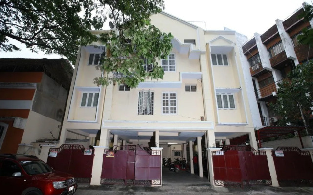 OYO Home 10497 Compact 2BHK Pondy White Town