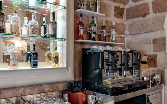 Kelina Charme Hotel by Cantine Due Palme